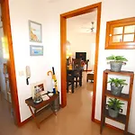 בית נופש Lighthouse - House With Amazing Sea Views