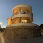 בית נופש Lighthouse - House With Amazing Sea Views *